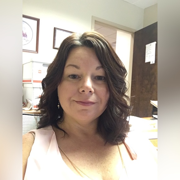 Meet your Posher, Lisa - Picture 2 of 2